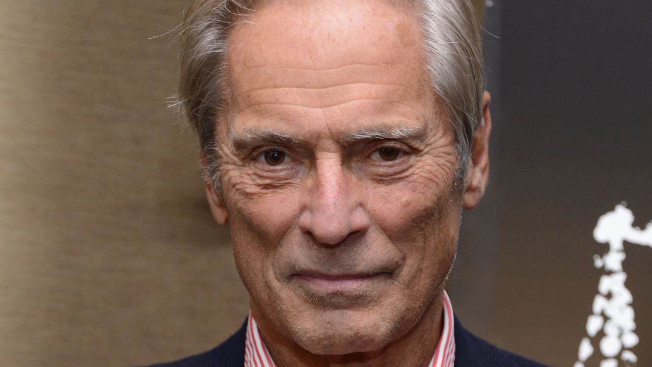 "60 Minutes" correspondent <a href="http://www.cnn.com/2015/02/11/us/bob-simon-dies/index.html" target="_blank">Bob Simon</a> died Wednesday, February 11, in a car accident in New York, CBS News reported. He was 73. 