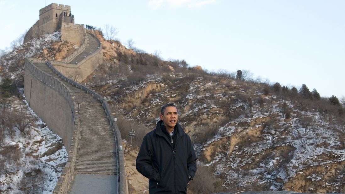 Obama walks along the Great Wall of China in November 2009.