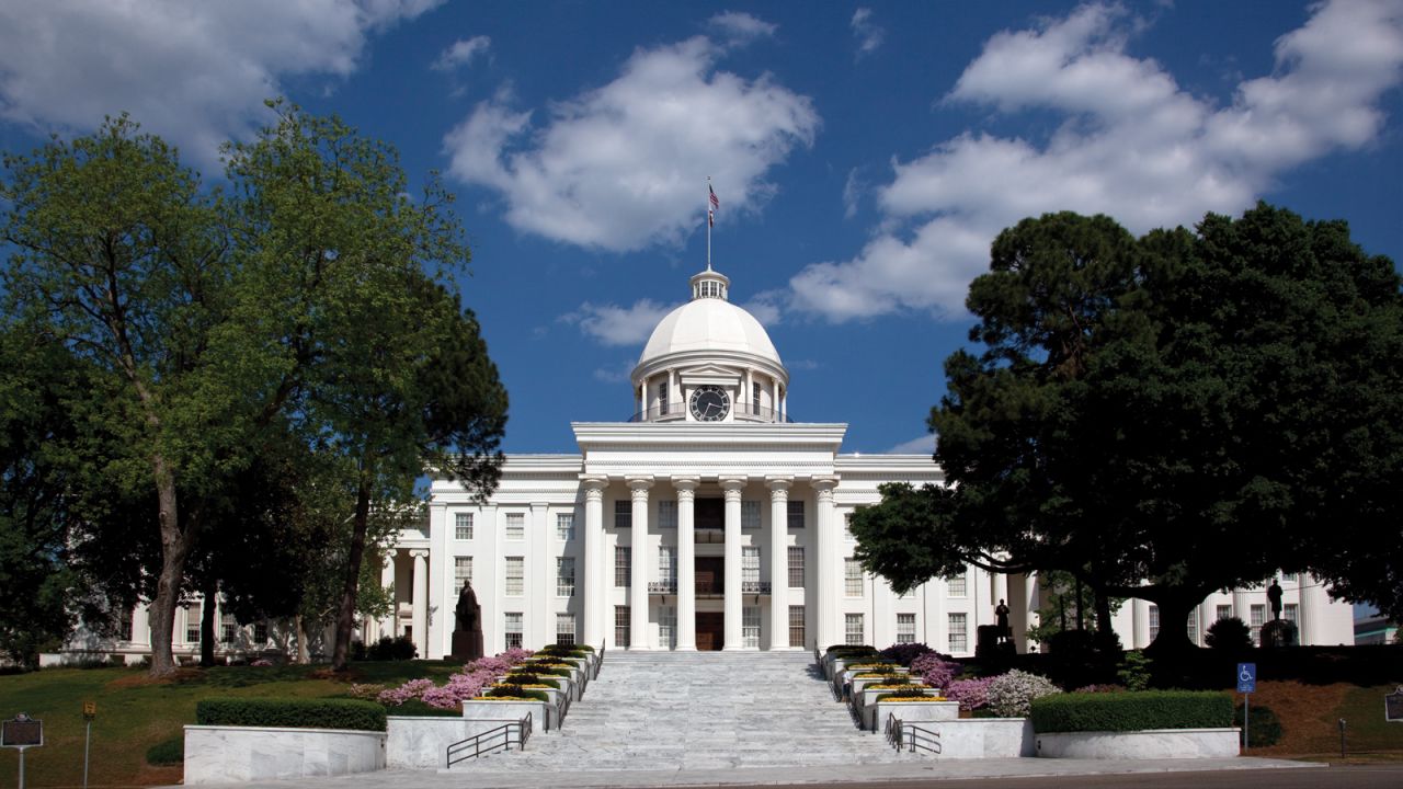 The  Alabama State Capitol (pictured) is located on Montgomery's Washington Avenue. The street is also home to the First White House of the Confederacy (residence of Confederate President Jefferson Davis at the beginning of the Civil War) and the Maya Lin-designed <a href="http://www.splcenter.org/civil-rights-memorial" target="_blank" target="_blank">Civil Rights Memorial</a>.  Nearby is the <a href="http://www.dexterkingmemorial.org/" target="_blank" target="_blank">Dexter Avenue King Memorial Baptist Church</a>, where a young Rev. Martin Luther King, Jr. preached.