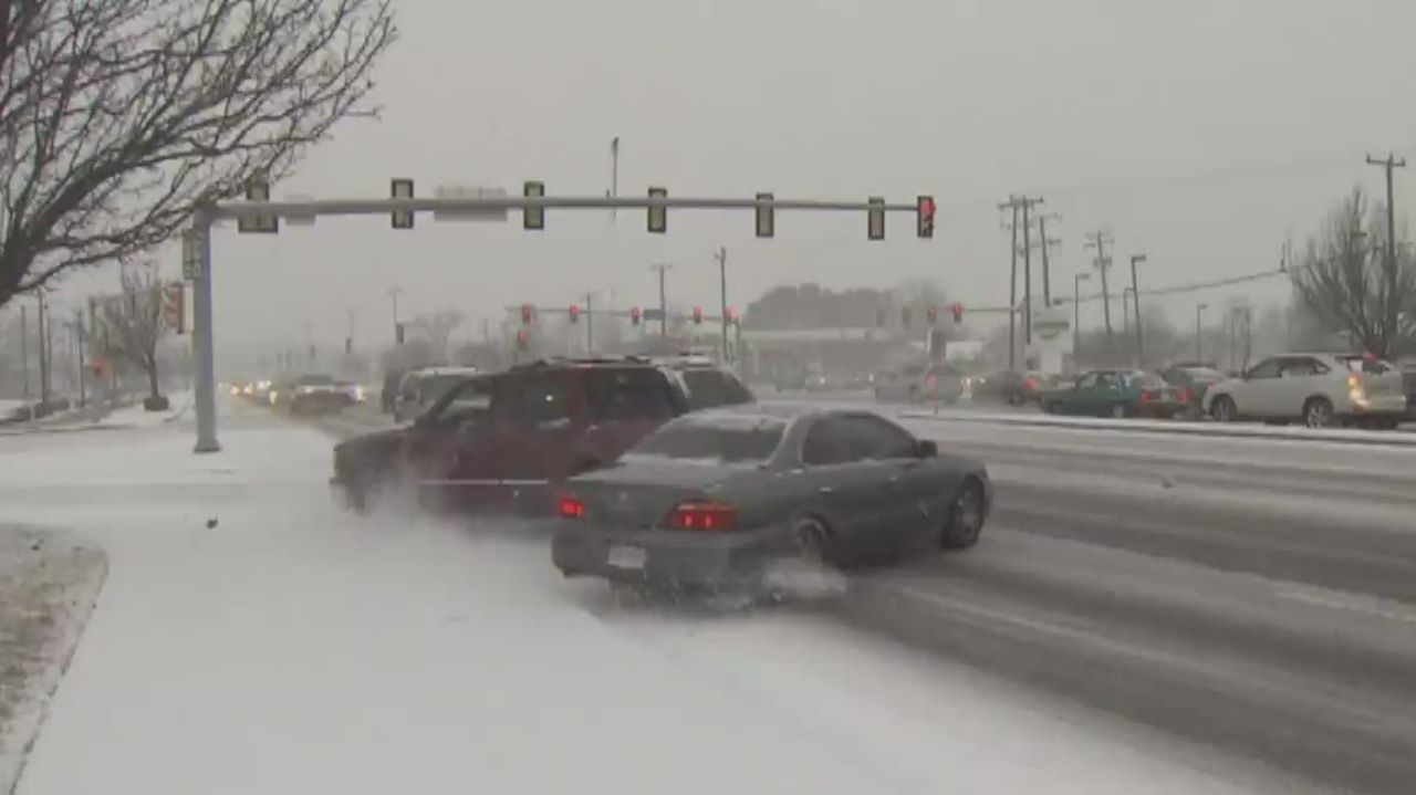 cnnee us va winter storm truck looses control_00000715.jpg