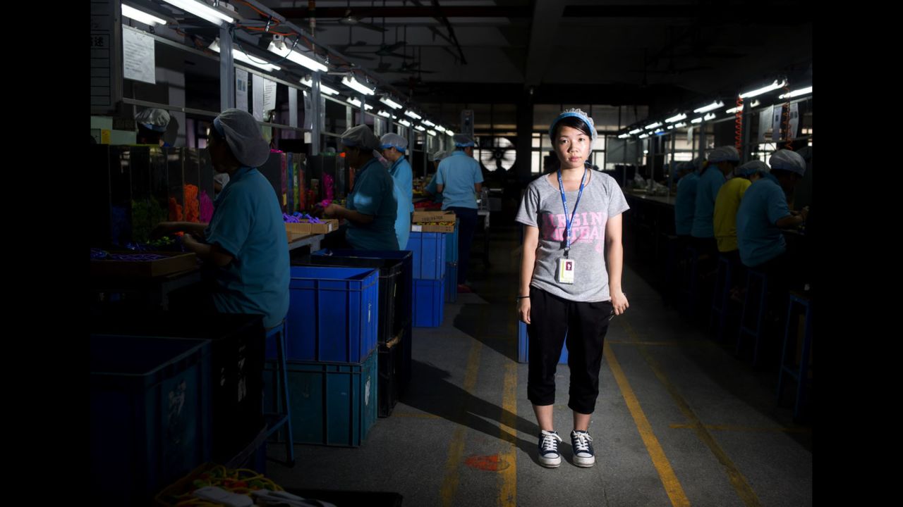 Zhong Jianxia started working at this toy manufacturing factory in Dongguan in April 2014. Prior to this job, she worked at an electronics factory. She was born in 1991 in Yunfu, Guangdong, and got a junior high school degree. 