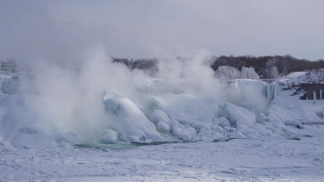 Perry and <a href="http://www.cnn.com/2015/02/19/travel/feat-great-lakes-niagara-falls-frozen/index.html">dozens of tourists</a> from America and Canada are making their way to see the frozen scene.