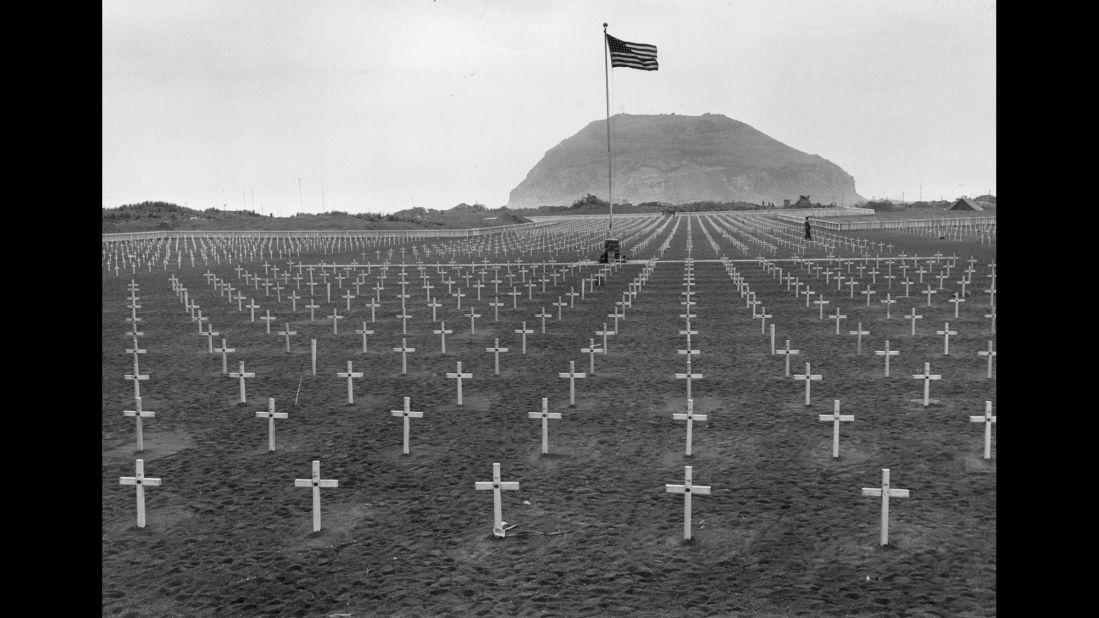A US Marine cemetery at the foot of Mount Suribachi in 1945.