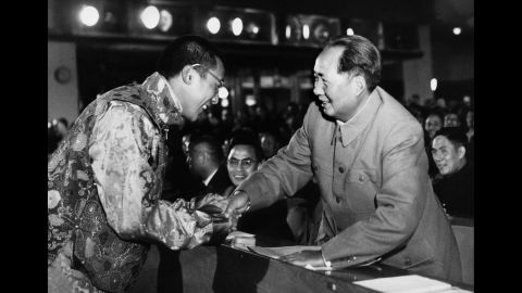 The Dalai Lama shakes hands with Chinese communist leader Mao Zedong in 1954. Up until 1959, the Dalai Lama participated in unsuccessful peace talks with Chinese officials in Beijing.