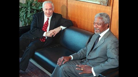 Netanyahu and UN Secretary-General Kofi Annan meet in Annan's office in New York on May 15, 1998.
