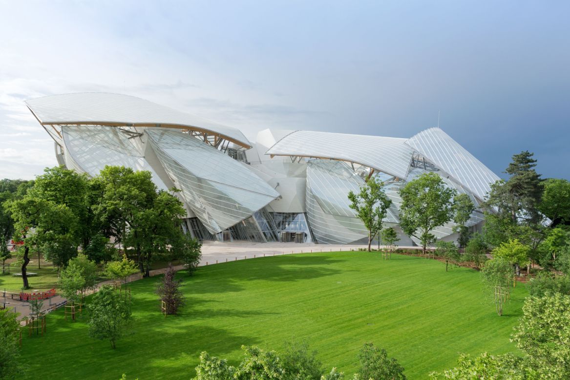 <a href="http://www.fondationlouisvuitton.fr/" target="_blank" target="_blank">Fondation Louis Vuitton</a> is the latest project from star architect Frank Gehry. It houses temporary displays, a permanent art collection and concerts in a 'glass cloud' of 12 curved sails that emerge from the Bois de Boulogne in Paris. The building's distinctive shape has been made using over 3000 curved and fritted glass panels.