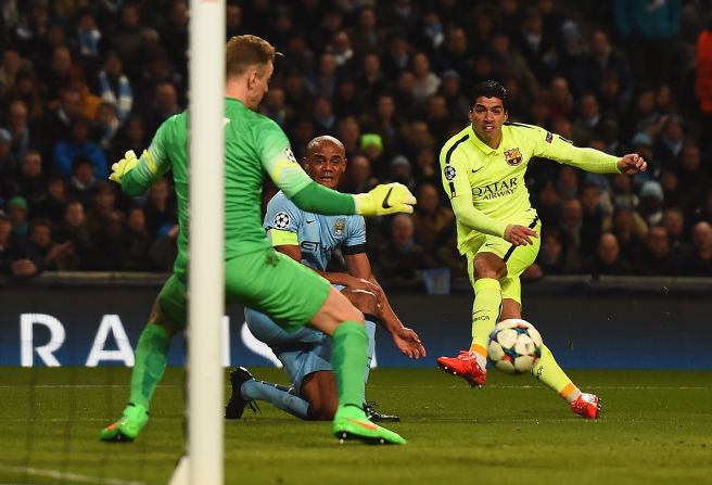 It's advantage Barcelona in its tie against Manchester City in the round of 16 thanks to Luis Suarez. Suarez scored both goals in a 2-1 win in Manchester, including the opener in the 16th minute. 