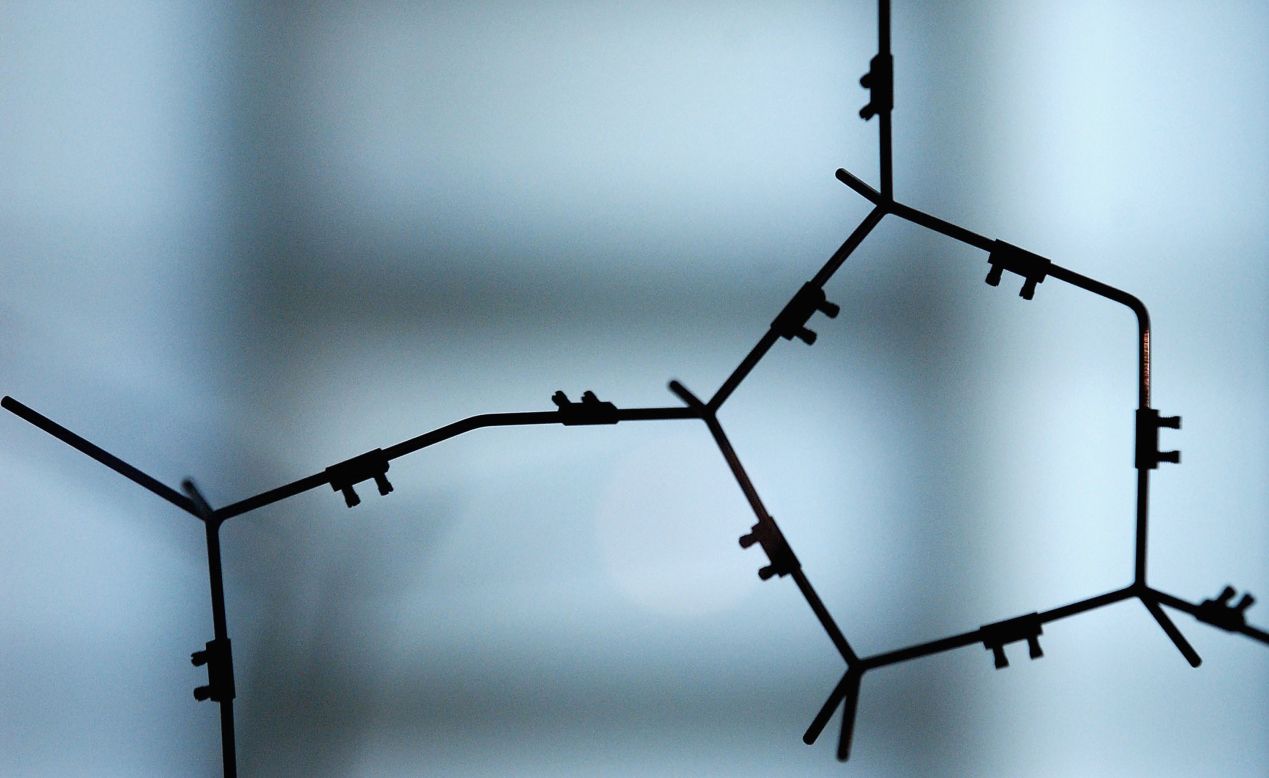 Los investigadores en la universidad de tecnología ETH Zúrich, en Suiza, creen que la respuesta podría encontrarse en el sistema de almacenamiento de datos que existe en toda célula de los seres vivos: el ADN. 