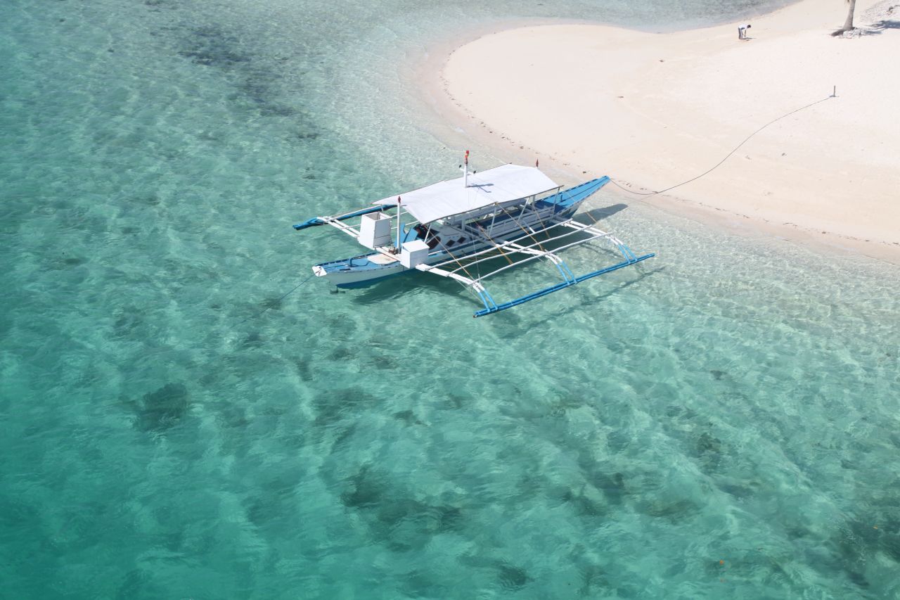 Island-hopping by banka is easy and cheap.