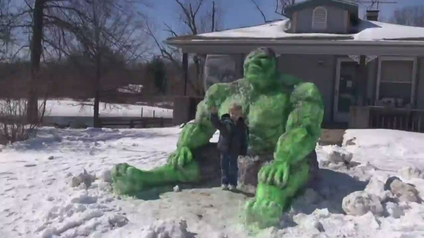 dnt il incredible hulk snow sculpture_00000013.jpg