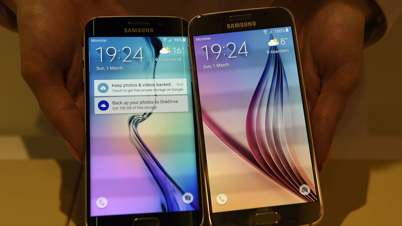 The Samsung Galaxy S6 Edge (L) and Samsung Galaxy S6 are presented during the 2015 Mobile World Congress in Barcelona on March 1, 2015. The 2015 Mobile World Congress, where participants can attend conferences and discover cutting-edge products and technologies, is the world's biggest mobile fair and will be held from March 2 to 5 in Barcelona. AFP PHOTO/ LLUIS GENELLUIS 