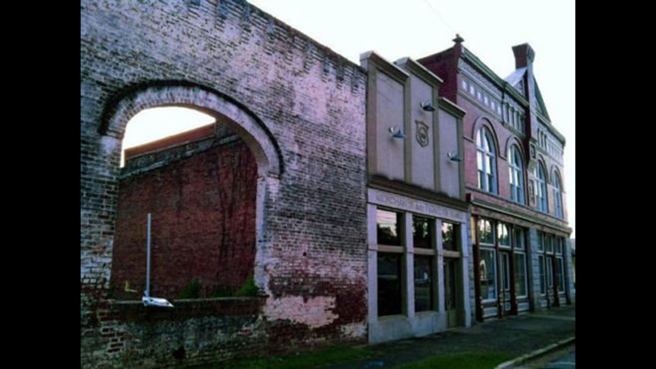Grantville was featured on 3 three of the show. The episode, "Clear," is about Rick returning to his abandoned hometown to look for weapons.