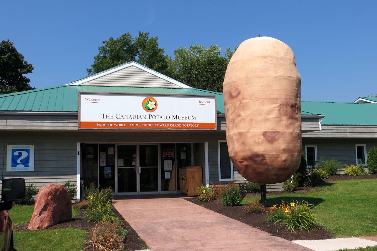 Highlights at this tribute to the spud include the world's largest exhibition of potato-related farm machinery and the world's largest potato sculpture. 