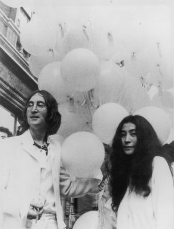 In 1968, Fraser hosted John Lennon and Yoko Ono's first joint art exhibition <em>You Are Here </em>at his gallery. At the opening, the Lennon and Ono released 365 helium balloons outside the gallery. 