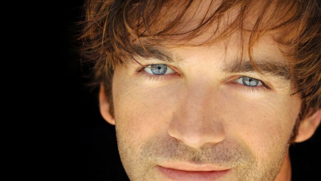Study Suggests Women Are More Attracted To Men With Brown Eyes