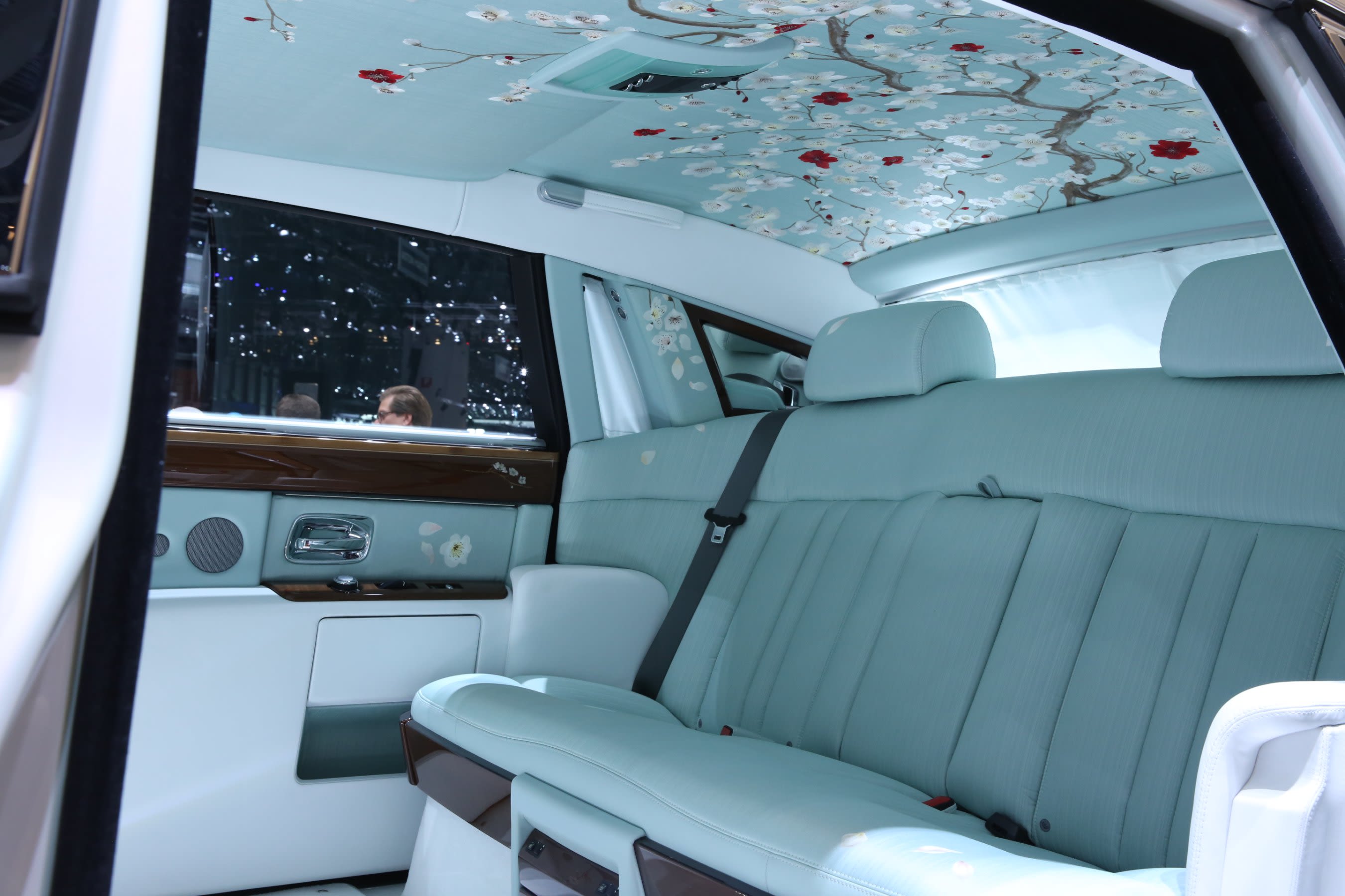 2015 Rolls-Royce Phantom SERENITY Topic Hub