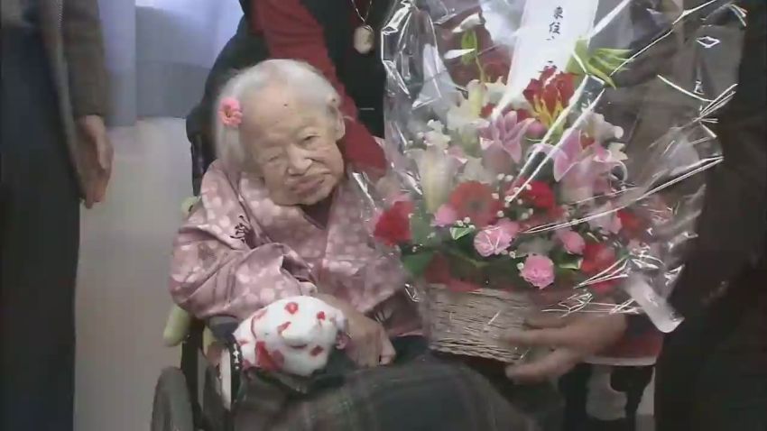 vo world's oldest person_00004216.jpg