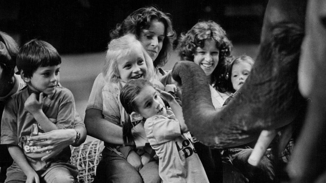 Children in Denver react to Charlie the elephant in 1978.