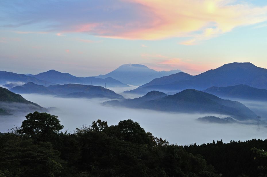 <strong>Mt. Daisen (Tottori): </strong>Mount Daisen looks vastly different depending on which side of the mountain its viewed from. The 1,709-meter-tall volcanic mountain has been regarded as sacred since the ancient Jomon and Yayoi eras. Because of its importance, climbing was strictly prohibited until the Edo period about 200 years ago.