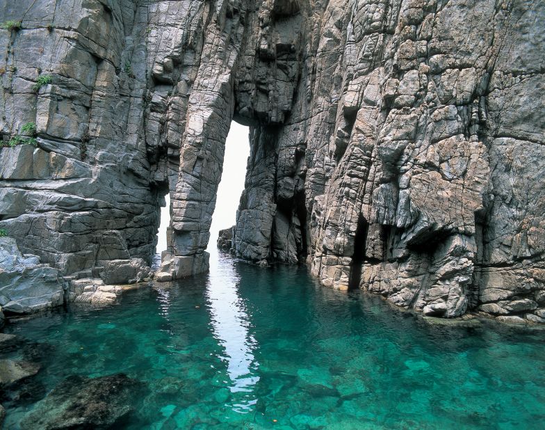 <strong>Sotomo Arch (Fukui): </strong>One of the most scenic spots in the bay of Wakasa, the Big Gate and Little Gate of the Sotomo Arch were holes on rock carved by the rough waves of the Sea of Japan. With some careful maneuvering, it's possible to climb into the Little Gate. An excursion ship, which departs from the Wakasa Fishermen's Wharf, offers rides to view the rock formation.<br />