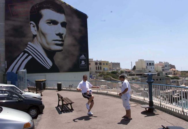 Zidane grew up in the Marseille suburb of Castellane. He obtained his first player's "licence" at the age of 10.