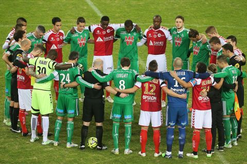 Fans were not the only ones who were moved -- the Reims and Saint-Etienne players came together in solidarity, holding each other in a circle whilst they observed a minute of silence.