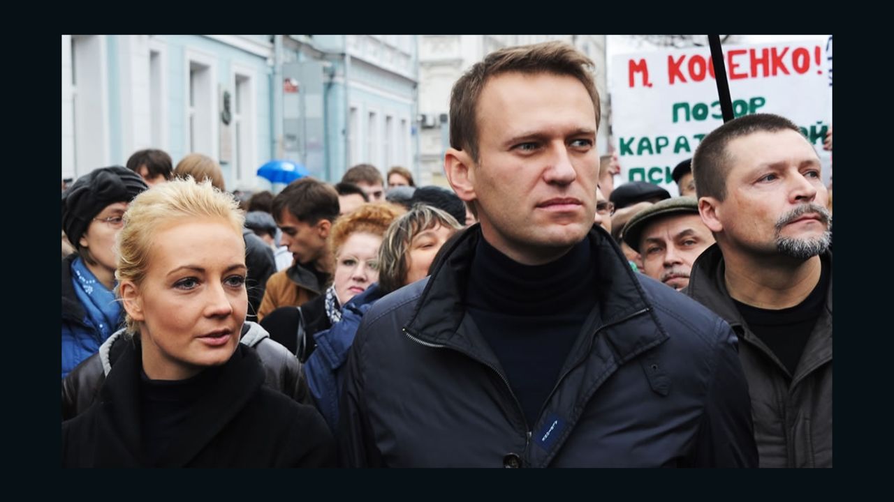 El abogado anticorrupción Alexey Navalny calificó al partido de Putin como el de los "ladrones", fue arretado en 2014 por acusaciones de fraude.