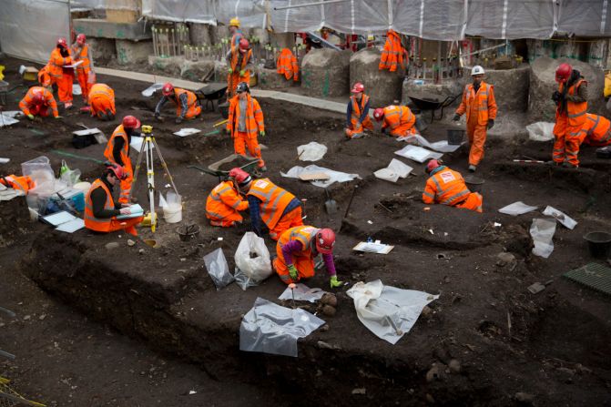 Elsden said the excavation tells us a great deal about how Londoners lived from the 16th to the 18th century. "A large sample of the population from that period will enable us to look at the lifestyle, looking at Roman London and what the Romans were doing in the suburb area, outside the city walls."