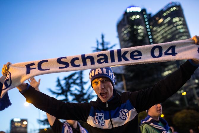 German side Schalke arrived in Madrid hoping for a miraculous victory against Real. Schalke was beaten 2-0 in Gelsenkirchen in the first leg of the last-16 tie.