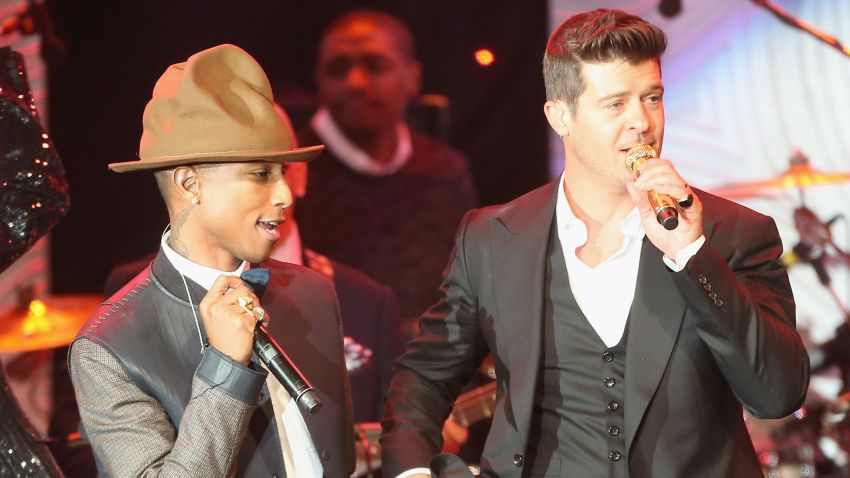 BEVERLY HILLS, CA - JANUARY 25: Recording artists Pharrell Williams (L) and Robin Thicke perform onstage during the 56th annual GRAMMY Awards Pre-GRAMMY Gala and Salute to Industry Icons honoring Lucian Grainge at The Beverly Hilton on January 25, 2014 in Beverly Hills, California. (Photo by Frederick M. Brown/Getty Images)