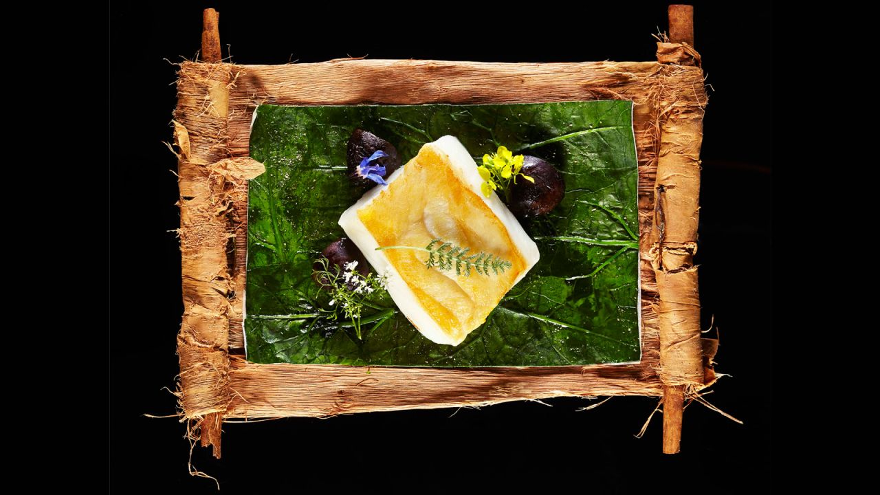 The art menu at Mandarin Grill + Bar is created by chef Uwe Opocensky. <br />The meal is set off by a couple of jade-like pieces that are made from fish covered with yuzu-flavored gelatin. <br />The main course is a Chinese scroll made from Australian paper bark (which was also used to cook the cod on the scroll).<br />The menu will be available until March 22.<br /><a href="http://www.mandarinoriental.com/hongkong/fine-dining/mandarin-grill-and-bar/" target="_blank" target="_blank"><em>Mandarin Grill + Bar</em></a><em>, Mandarin Oriental Hong Kong, 5 Connaught Road, Central, Hong Kong</em>