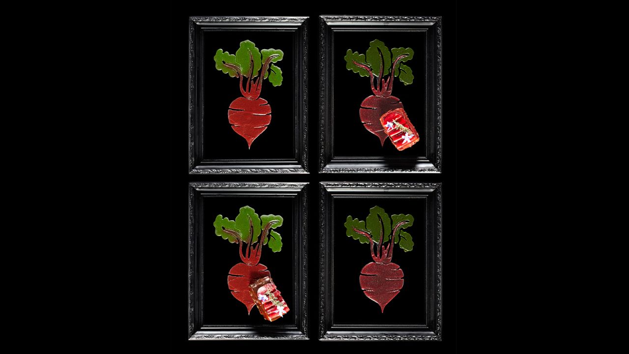 It's not exactly a challenging spot-the-difference game, but it's a tasty one. <br />The paintings aren't just visually different, they taste different. One is savory (beef stroganoff) and one is sweet (black forest gateau).<br /><a href="http://www.mandarinoriental.com/hongkong/fine-dining/mandarin-grill-and-bar/" target="_blank" target="_blank"><em>Mandarin Grill + Bar</em></a><em>, Mandarin Oriental Hong Kong, 5 Connaught Road, Central, Hong Kong</em>
