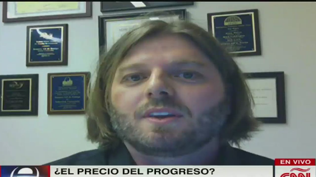 cnnee enc intvw Homero Gil de Zuñiga_00043415.jpg