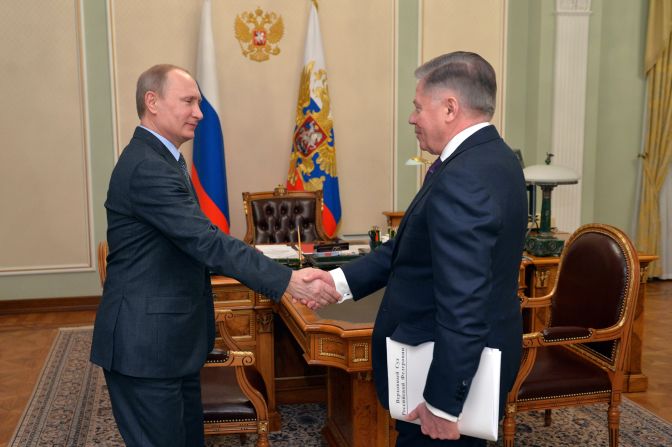 Putin en una reunión con el director de la Corte Suprema en Moscú el viernes, tras los rumores sobre su estado de salud.