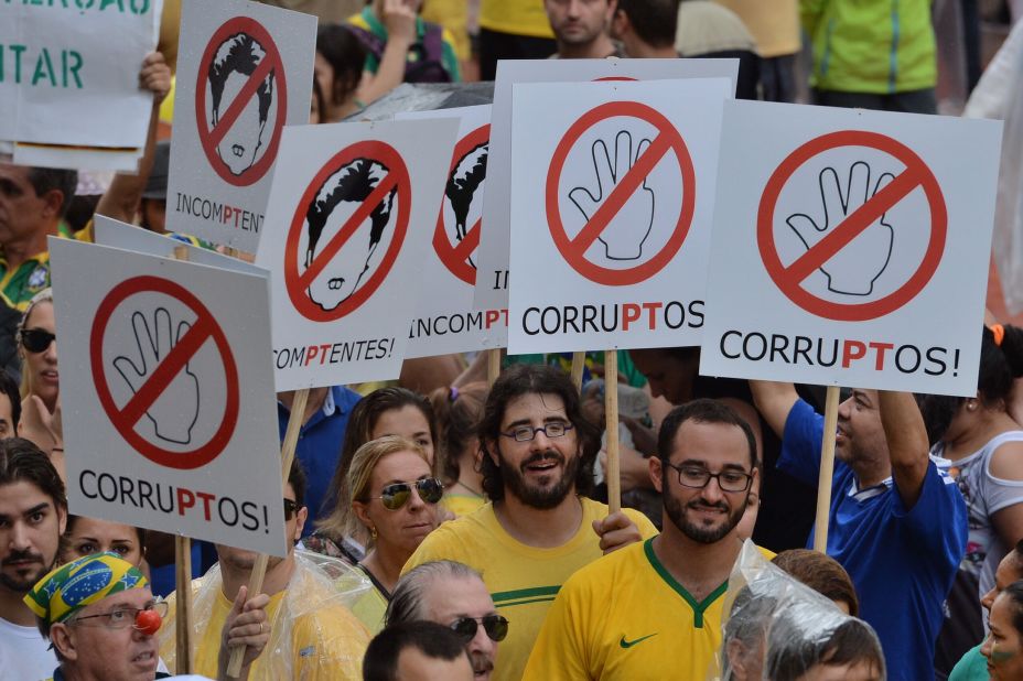 Protesters denounce corruption and demand the impeachment of Rousseff.