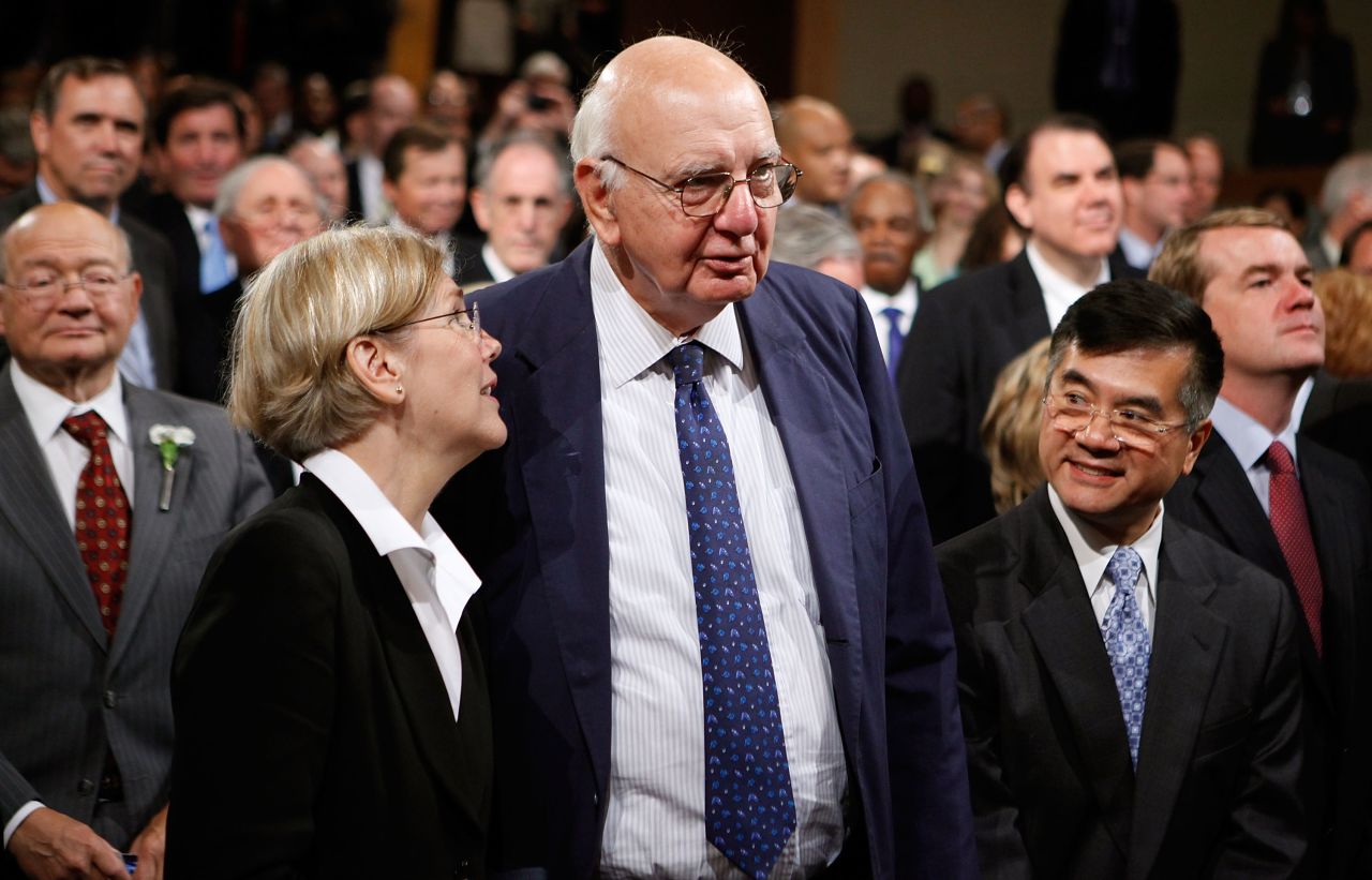 (Left to right) Former Harvard Law Professor Warren talks with former White House Economic Recovery Advisory Board Chairman Paul Volcker and former Commerce Secretary Gary Locke before the signing ceremony for the financial reform bill on July 21, 2010.