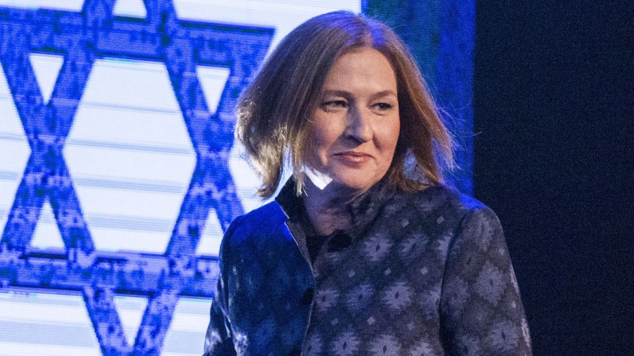 Former Israeli justice minister and HaTnuah party leader Tzipi Livni arrives to deliver a speech during an election campaign meeting in Tel Aviv, on January 25, 2015 ahead of the March 17 general elections. Oposition Labour party head Isaac Herzog and Livni have made an alliance to contest Israel's snap general election. Most Israelis would like to see Prime Minister Benjamin Netanyahu replaced after March elections but, paradoxically, he is seen as most suitable for the job, an opinion poll said on December 18, 2014. AFP PHOTO / JACK GUEZ (Photo credit should read JACK GUEZ/AFP/Getty Images)