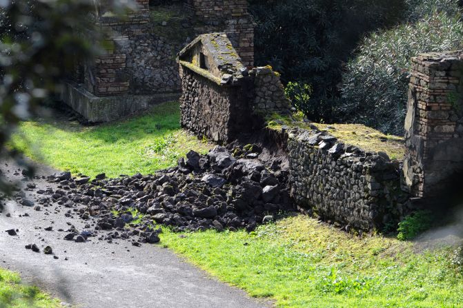 This world-famous Roman site is slowly crumbling to pieces: rainstorms have become harbingers of destruction as water has never been drained properly and the soil is now highly unstable. With three distinct walls and an entire building coming down in just the last five years, Italy's UNESCO commissioner has <a href="http://www.ansa.it/web/notizie/rubriche/english/2014/03/03/Pompeii-risks-falling-apart-warns-UNESCO_10174834.html" target="_blank" target="_blank">recently declared</a> that "Pompeii is destined to collapse entirely".