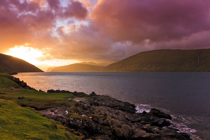 It's no wonder <a href="http://www.visitvagar.fo/UK/index.asp" target="_blank" target="_blank">Vagar</a> is a popular island for landscape painting. The mix of water, sky and land offers plenty of colorful picture opportunities.