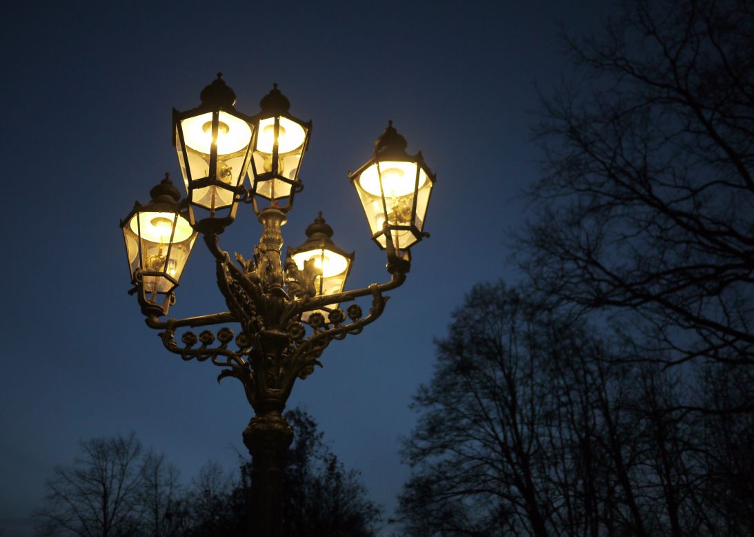 No other city in the world has as many gas lamps as Berlin: there are over 40,000, but there used to be twice as many. They're going fast, replaced by greener and more efficient electric fixtures: according to the <a href="http://www.wmf.org/project/gaslight-and-gas-lamps-berlin" target="_blank" target="_blank">World Monuments Fund</a>, they're disappearing at the rate of 1,000 a year. Heritage enthusiasts maintain that the lamps are symbolic of the city's urban landscape and must therefore be preserved.