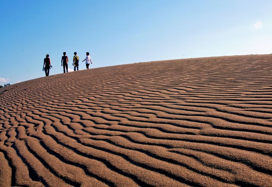 <strong>Tottori-sakyu Sand Hills (Tottori): </strong>Yes, there's a desert on Japan's islands. The Tottori Sand Dunes span 16 kilometers long and 2 kilometers wide and are the only large sand hills in Japan. The dunes are a blend of sand and volcanic ash mixed over 100,000 years then shaped by winds from the Sea of Japan. Part of the San'in Kaigan Geopark, they can be experienced via camel rides, dune buggies and sandboarding.