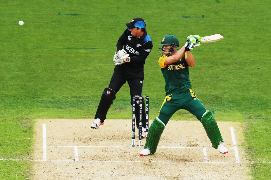 Batting first, South Africa were motoring along until a two-hour rain break disrupted its momentum. It finished on 281 after 43 overs, a target increased to 298 due to the Duckworth/Lewis method of calculation used when weather affects games. Faf du Plessis top scored with 82.