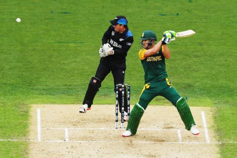 Batting first, South Africa were motoring along until a two-hour rain break disrupted its momentum. It finished on 281 after 43 overs, a target increased to 298 due to the Duckworth/Lewis method of calculation used when weather affects games. Faf du Plessis top scored with 82.