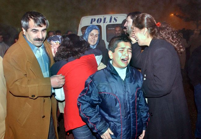 Un vuelo de Turkish Airlines se estrelló en una espesa neblina cuando se aceraba al aeropuerto Diyarbakir, en el sureste de Turquía, murieron 75 personas.