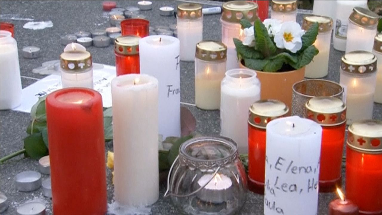 CNNE Germanwings candle vigil Lead pkg 03 24