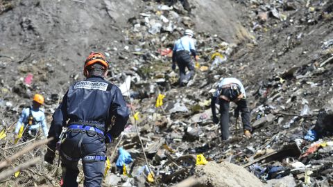 SEYNE, FRANCE - MARCH 26:  In this handout image provided by French Interior Ministry, the Rescue workers and gendarmerie continue their search operation near the site of the Germanwings plane crash near the French Alps on March 26, 2015 in La Seyne les Alpes, France. Germanwings flight 4U9525 from Barcelona to Duesseldorf  has crashed in Southern French Alps. All 150 passengers and crew are thought to have died. (Photo by Francis Pellier MI DICOM/Ministere de l'Interieur/Getty Images)