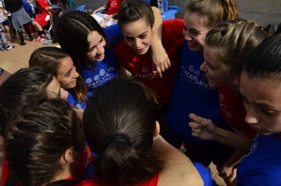 At the start of the 2010-2011 season, PeacePlayers entered the first ever integrated teams from East and West Jerusalem in the prestigious Israeli National Basketball League. 