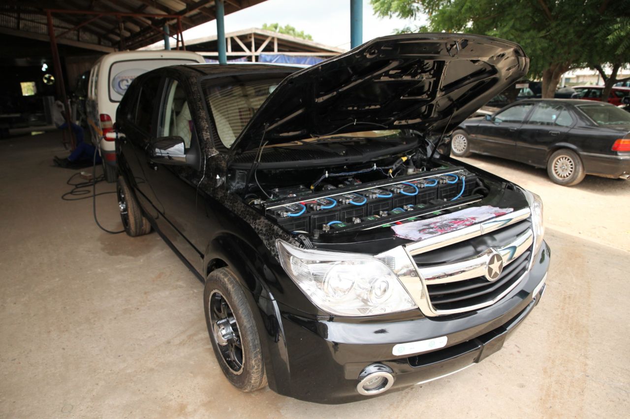 Ghanaian inventor, Apostle Safo, is building SUVs with electric motors powered by rechargeable batteries.