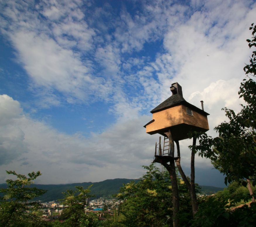 The "Too High Teahouse" was also created by architect <a href="http://en.wikipedia.org/wiki/Terunobu_Fujimori" target="_blank" target="_blank">Terunobu Fujimori</a>, who took inspiration from traditional Japanese teahouses. He represented Japan at the 2006 Venice Biennale.
