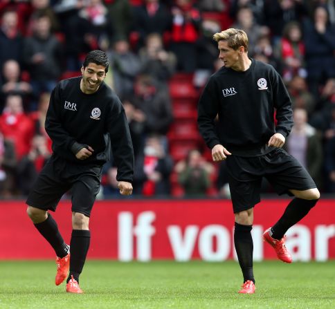 Fernando Torres y Luis Suárez en un partido de caridad "Liverpool All-Stars"  realizado el 29 de marzo en Anfield.
